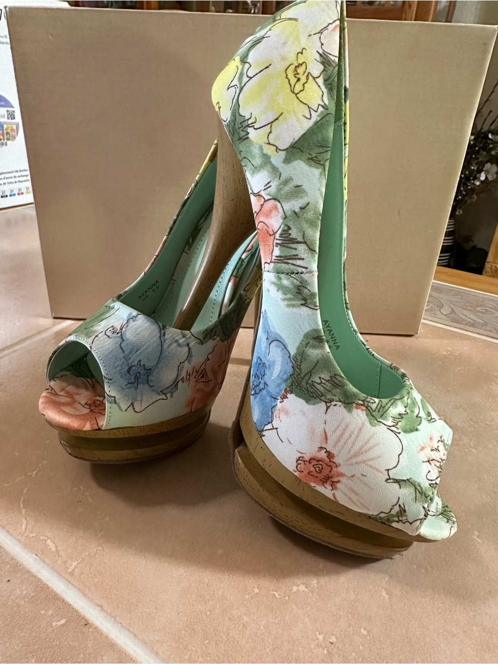 Shoe Dazzle Mint Floral Peep-Toe Platform Pumps